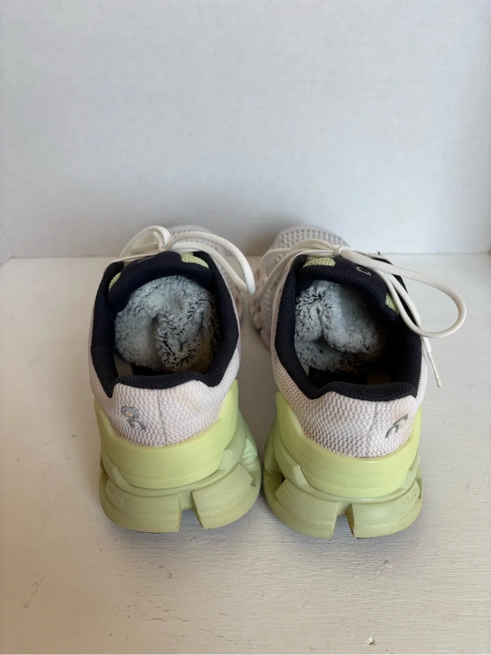 On CloudFlyer White Mint Green Athletic Sneakers Size 7.5